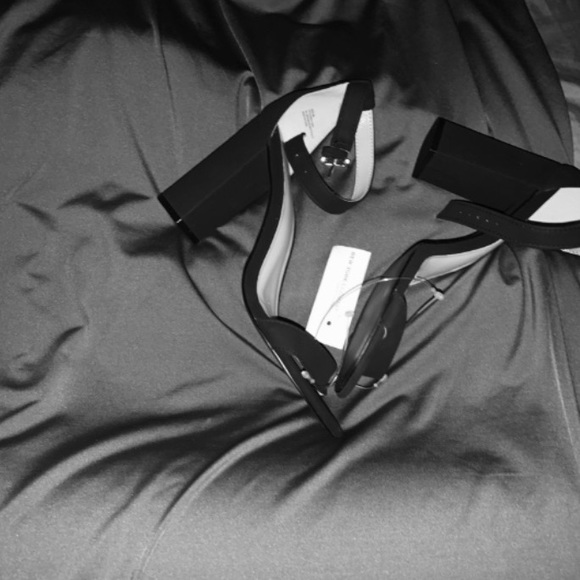 โ๐ ๐ฅ ๐๐ ๐ฃ ๐ค๐๐๐. - Picture 1 of 1